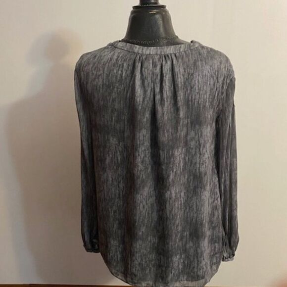 Knox Rose Gray embellished V-Neck, sheer sleeves, pleated front tunic , size M - Picture 2 of 3